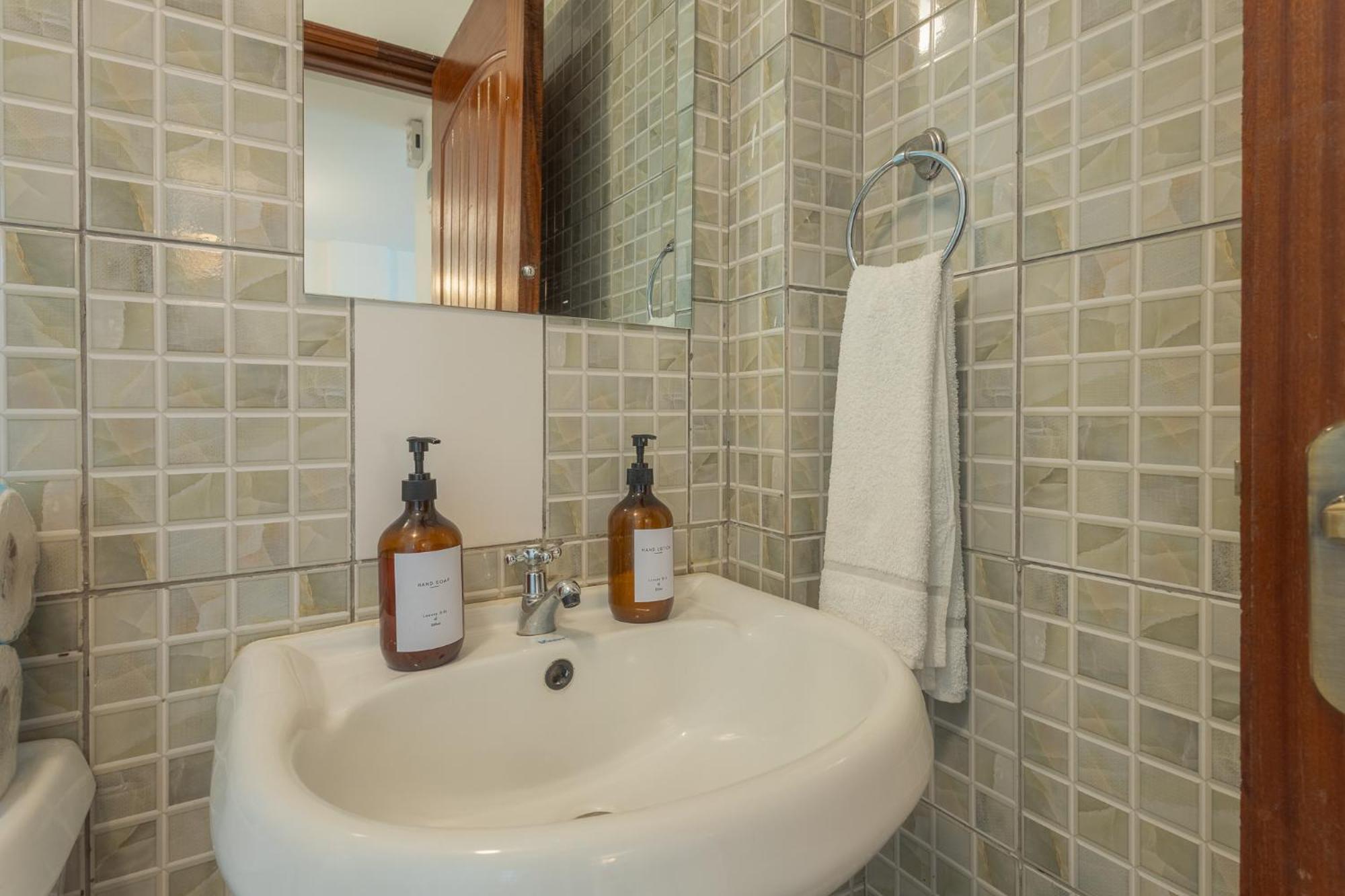 Furnished 1 Bedroom Apartment In Nairobi. 15 Mins To Cbd. Free Wi-Fi & Parking Exterior foto